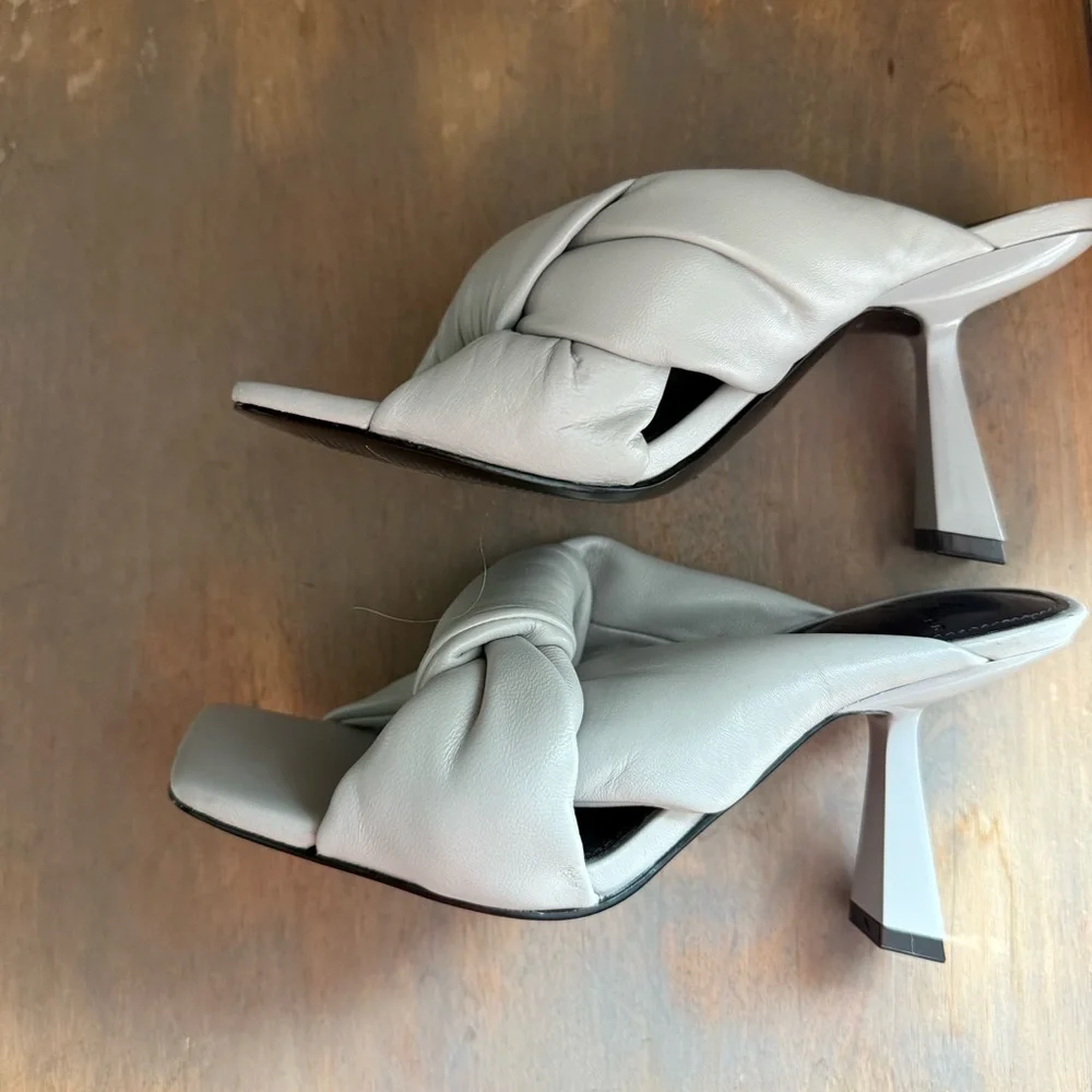 MARC FISHER Gray Dellian Chunky Knot Kitten Heel Leather Slip-on Sandal 7 NEW